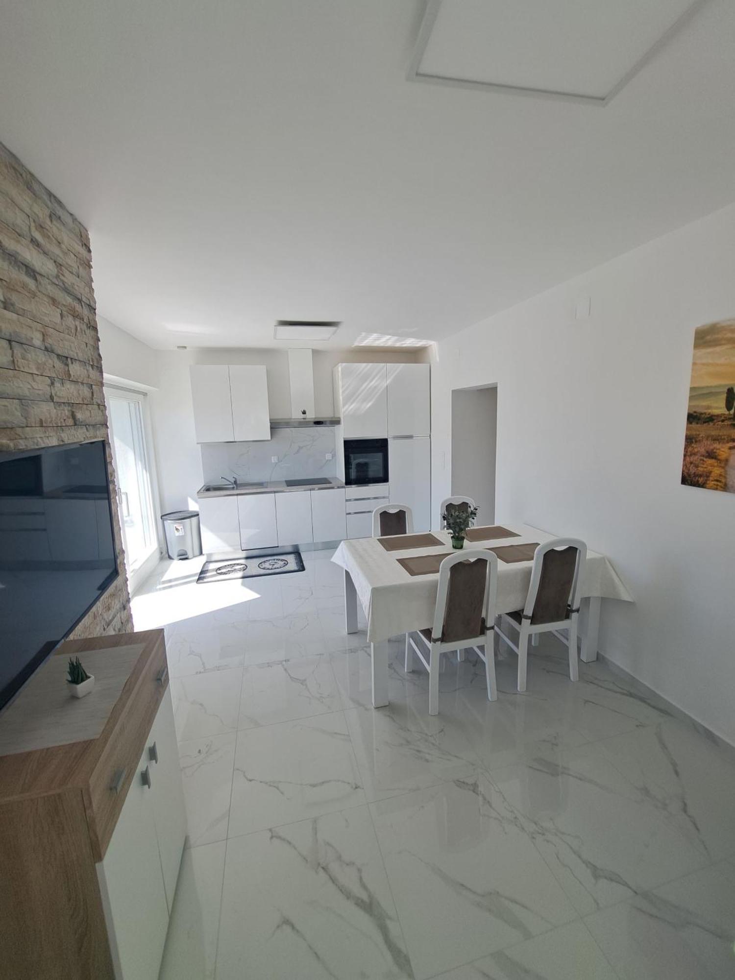 Apartmani Totic Малинска Екстериор снимка