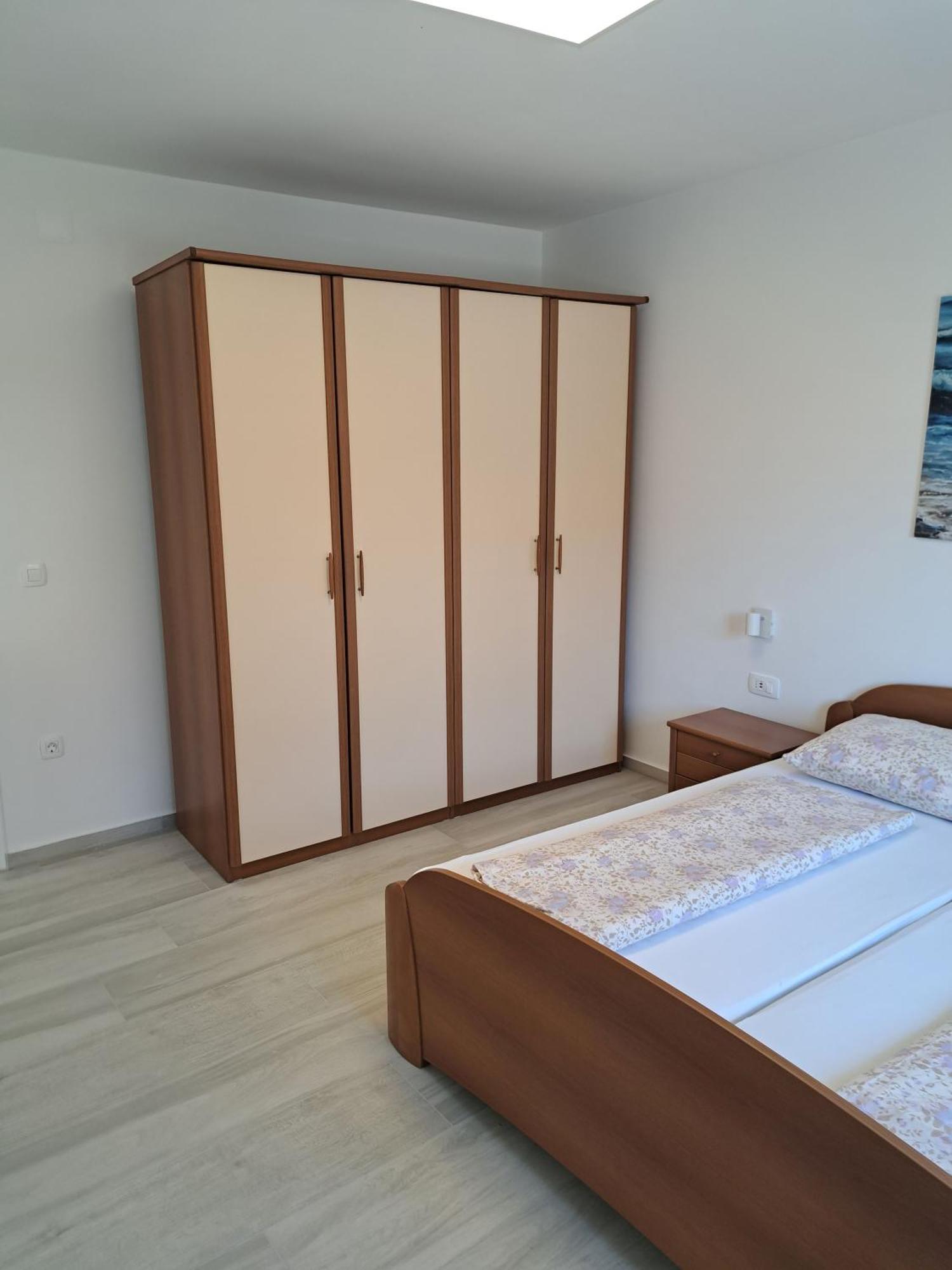 Apartmani Totic Малинска Екстериор снимка
