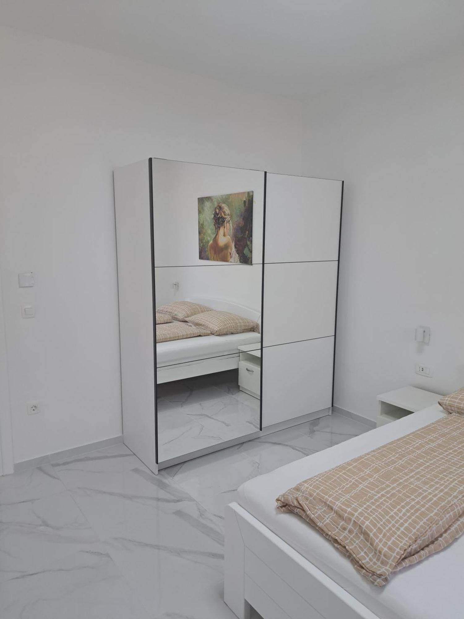 Apartmani Totic Малинска Екстериор снимка